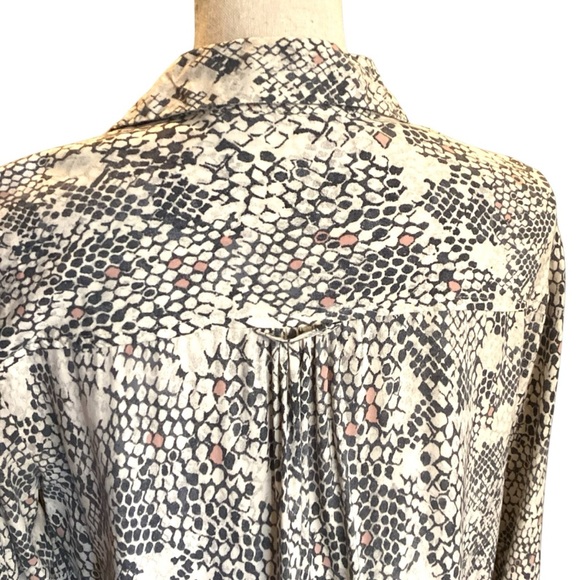 Velvet Heart Snake Print Rayon Long Sleeve Blouse Flowy V Neck, Medium - Picture 7 of 12